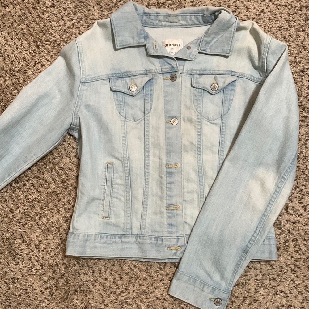 Womens light wash blue jean jacket. worn 3x size large